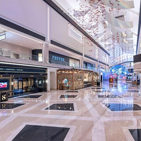 คอนราด ลาสเวกัส แอต รีสอร์ต เวิร์ลด์ Hotel ภายนอก รูปภาพ The shopping mall