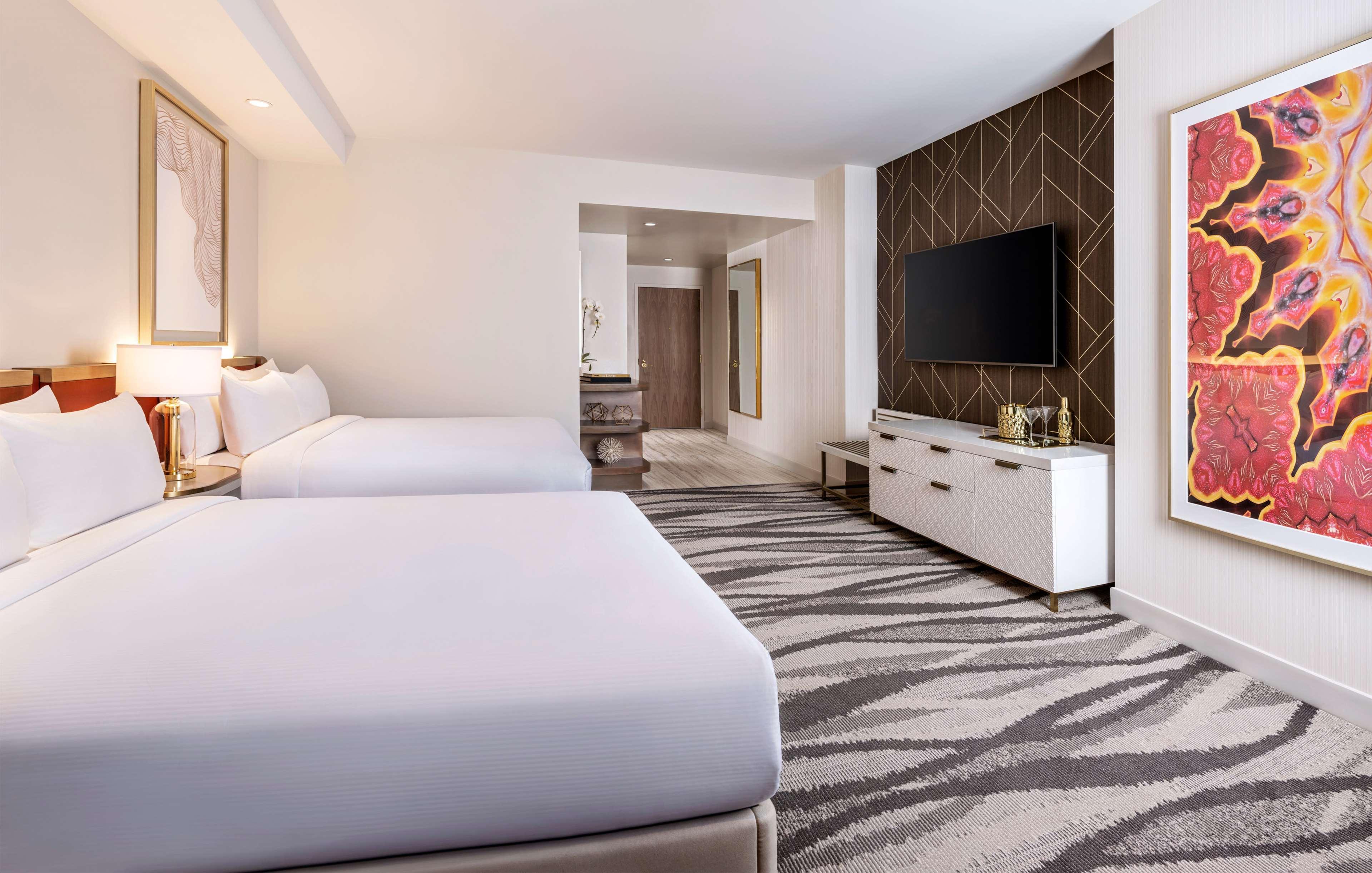 คอนราด ลาสเวกัส แอต รีสอร์ต เวิร์ลด์ Hotel ภายนอก รูปภาพ A guest room at the MGM National Harbor