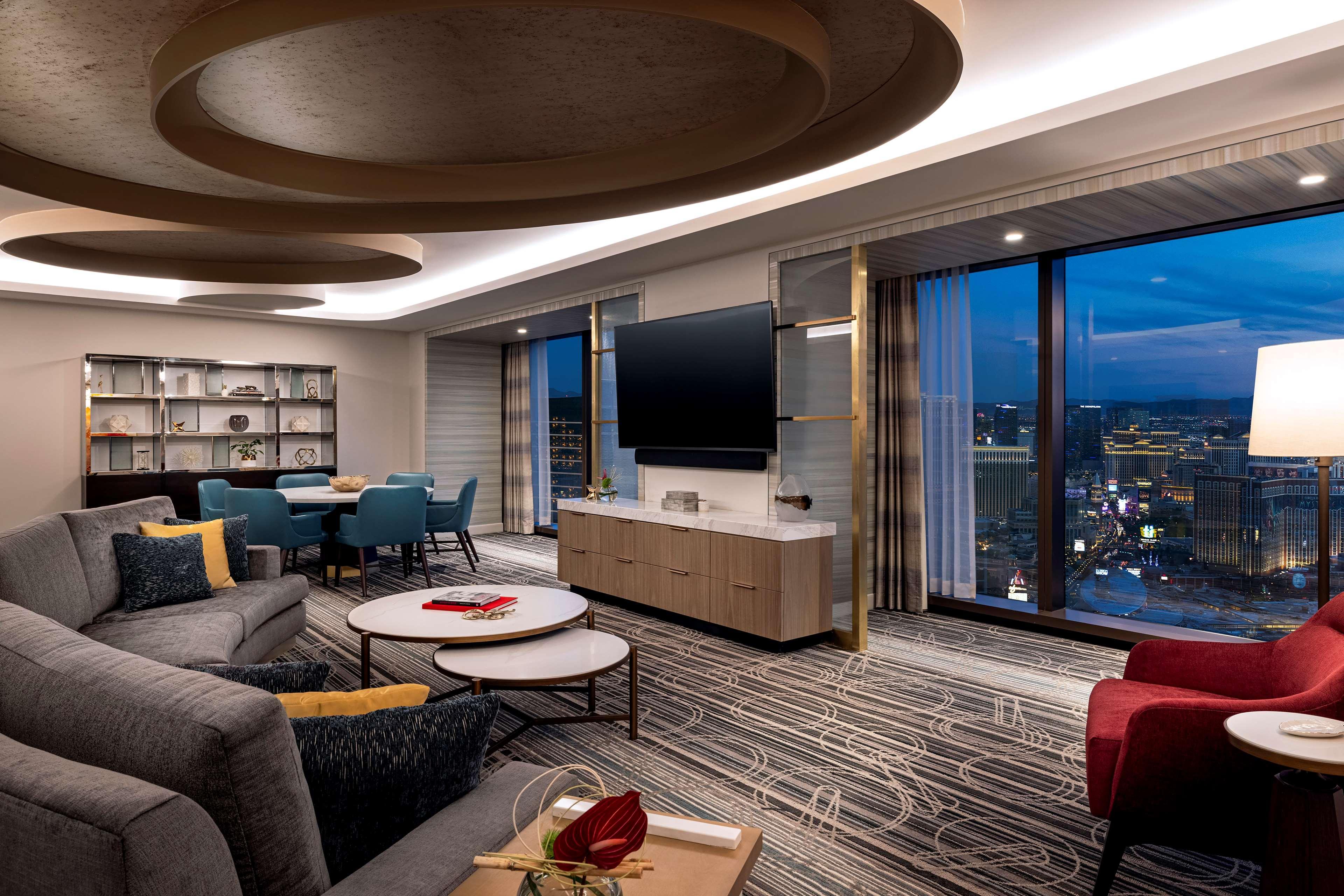คอนราด ลาสเวกัส แอต รีสอร์ต เวิร์ลด์ Hotel ภายนอก รูปภาพ A suite at the Wynn Las Vegas