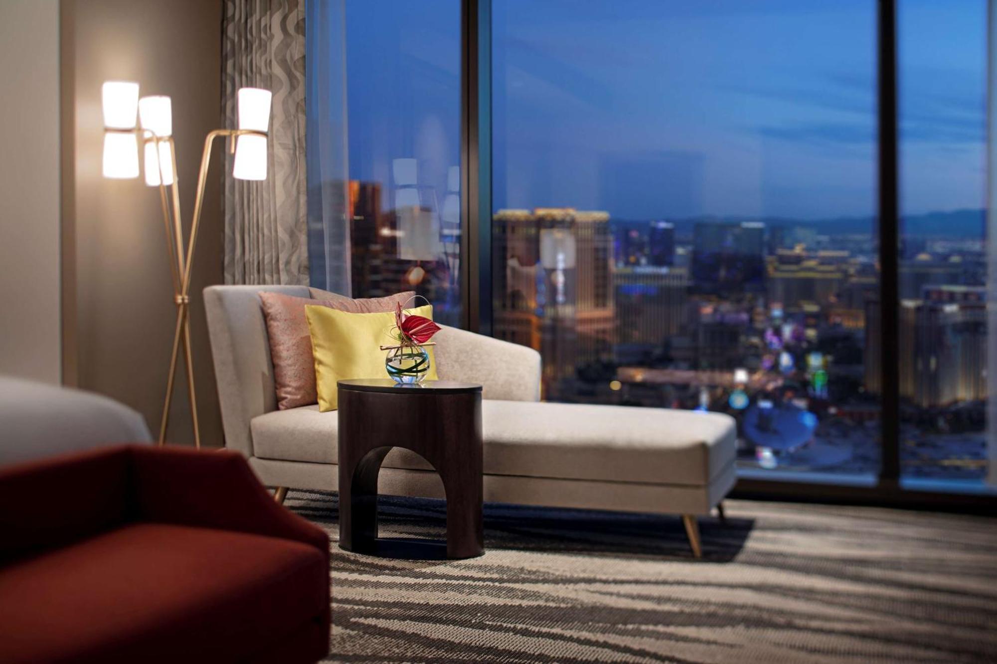 คอนราด ลาสเวกัส แอต รีสอร์ต เวิร์ลด์ Hotel ภายนอก รูปภาพ A view from a suite at the MGM Grand