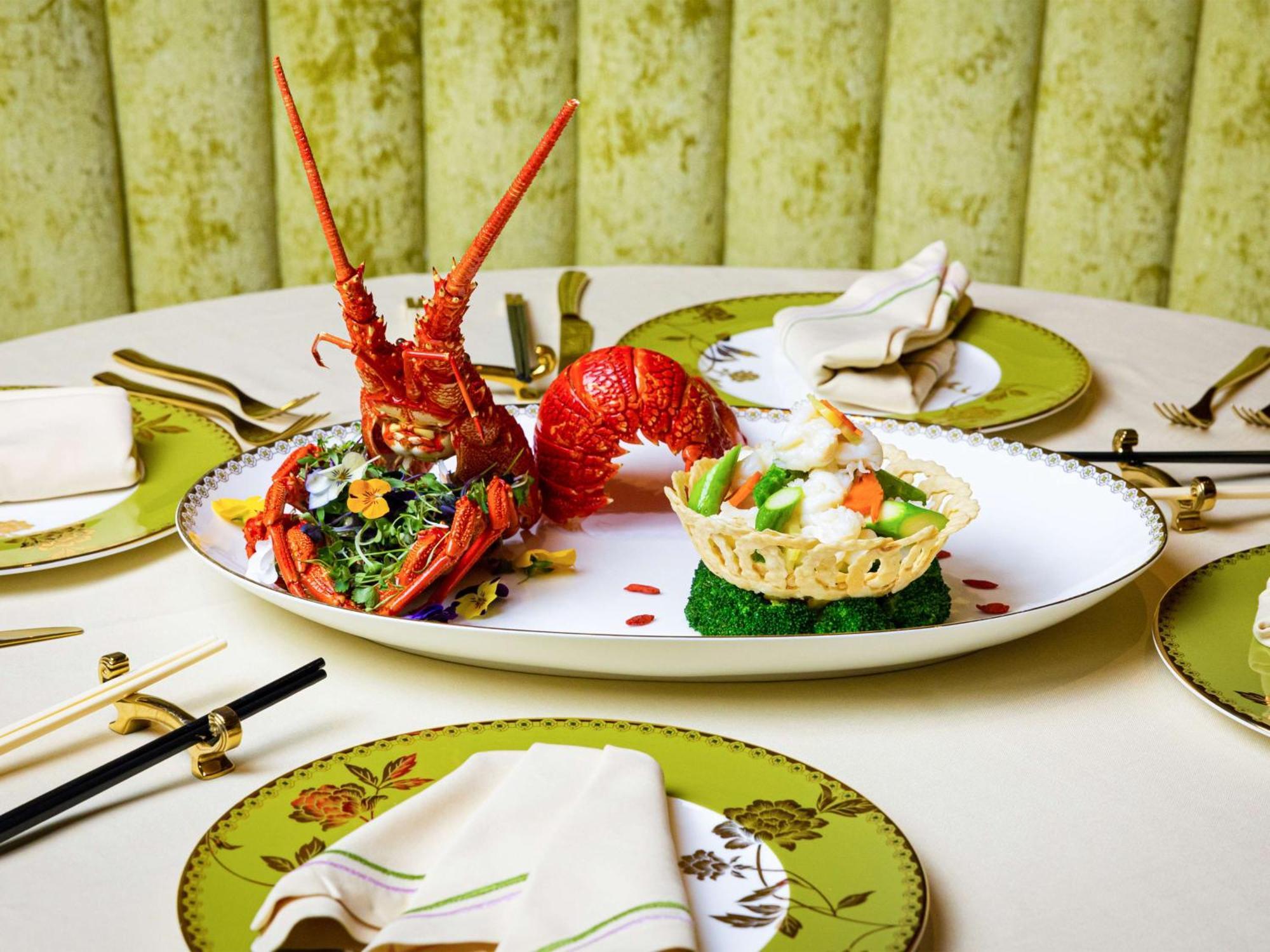 คอนราด ลาสเวกัส แอต รีสอร์ต เวิร์ลด์ Hotel ภายนอก รูปภาพ A lobster dish at the restaurant