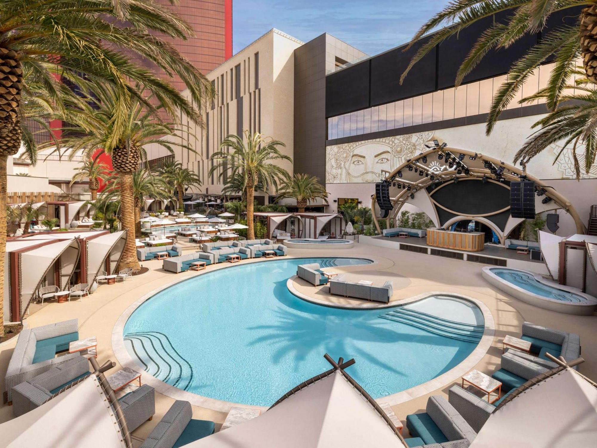 คอนราด ลาสเวกัส แอต รีสอร์ต เวิร์ลด์ Hotel ภายนอก รูปภาพ The pool at the Wynn